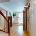 chodba-v-prizemi-RD-Nove-Hrady