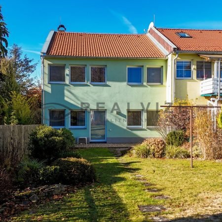 Pohled-na-dum-ze-zahrady-RD-Nove-Hrady